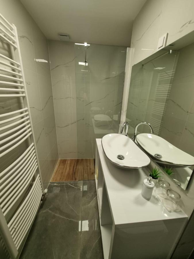 דירות אוסילק Apartman Simic מראה חיצוני תמונה