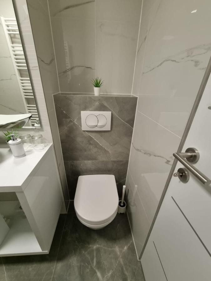 דירות אוסילק Apartman Simic מראה חיצוני תמונה