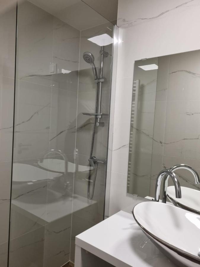 דירות אוסילק Apartman Simic מראה חיצוני תמונה